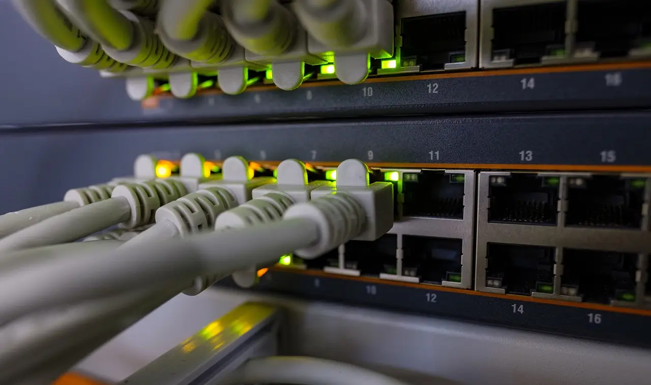 Switch-Verkabelung für sichere IT-Lösungen vom Systemhaus